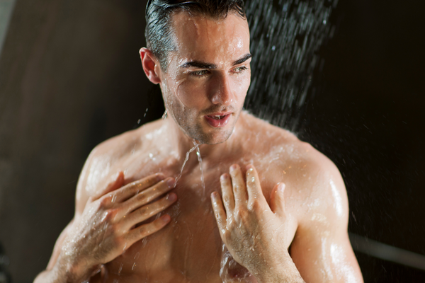 man using body scrub for men, urth 