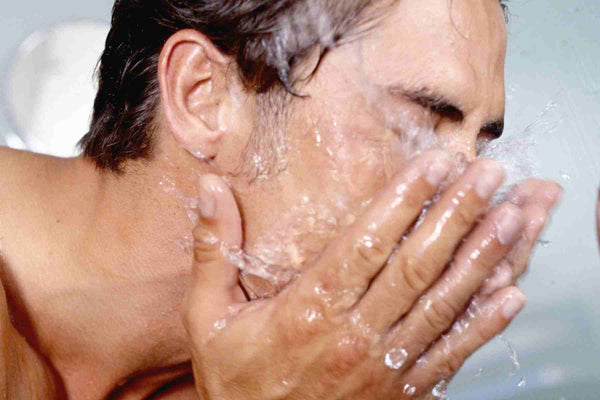 man washing face with urth invigorating face wash